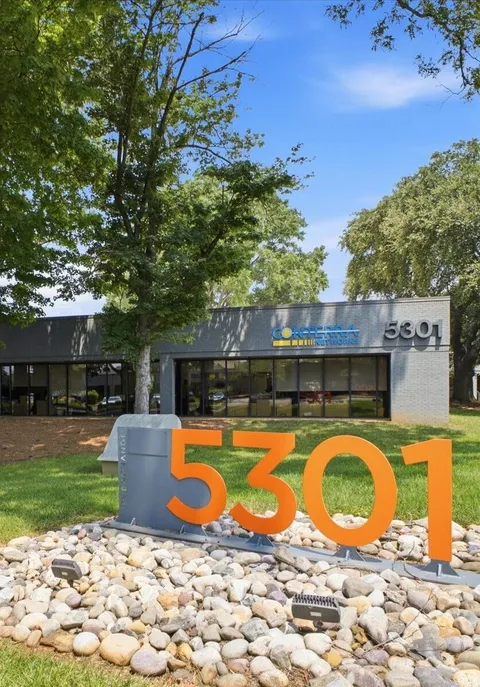 77 Center Drive, Charlotte, North Carolina, photo 1