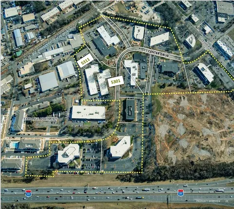 77 Center Drive, Charlotte, North Carolina, photo 4